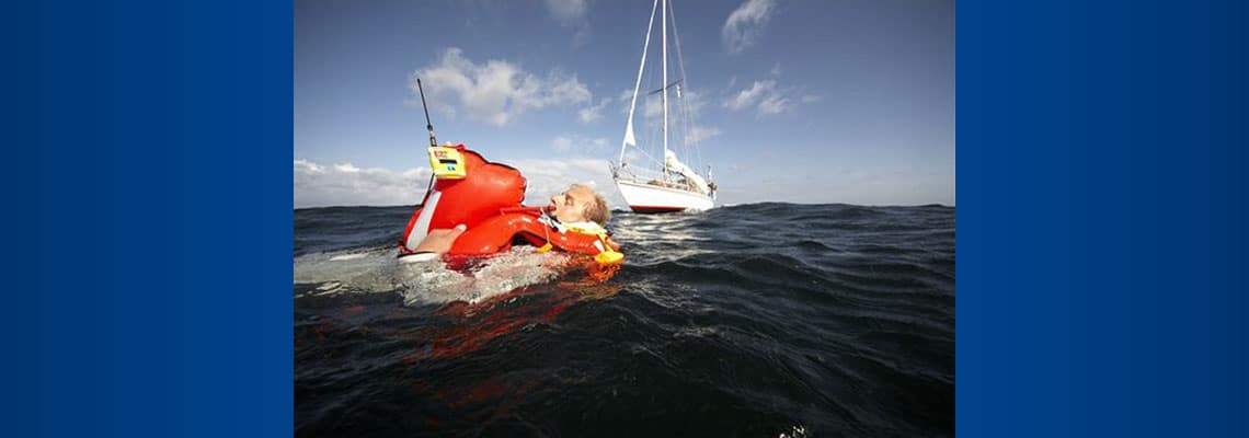 Die SECUMAR Scout kombiniert eine Rettungsweste mit einem Funk-Peilsender und ist das derzeitige Spitzenmodell.