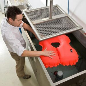 Measuring the flotation potential of the inflated bladder in Newtons (N).